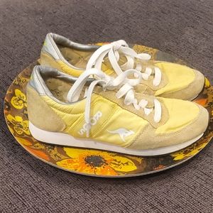 Vintage Kangaroos tennis shoes